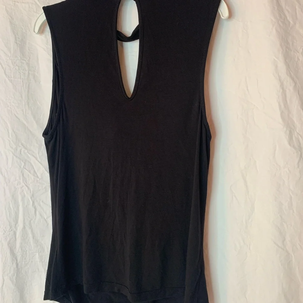 Guess sleeveless top cowl neckline M button back collar - Picture 4 of 10